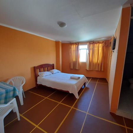 Hotel Y Restaurante Roma Ика Екстериор снимка