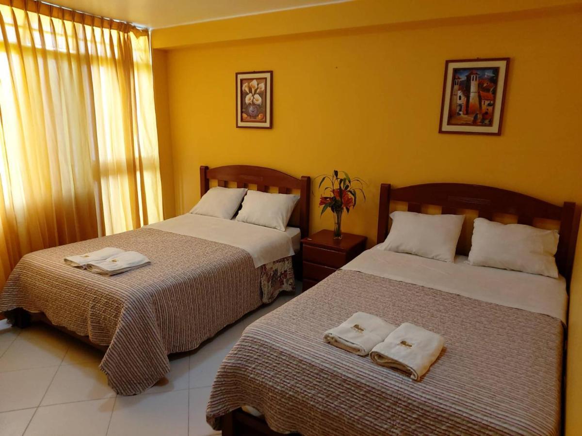 Hotel Y Restaurante Roma Ика Екстериор снимка